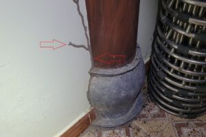 dấu hiệu nhà bị mối tại Tiền Hải – đường mui mối trên tường và nền móng